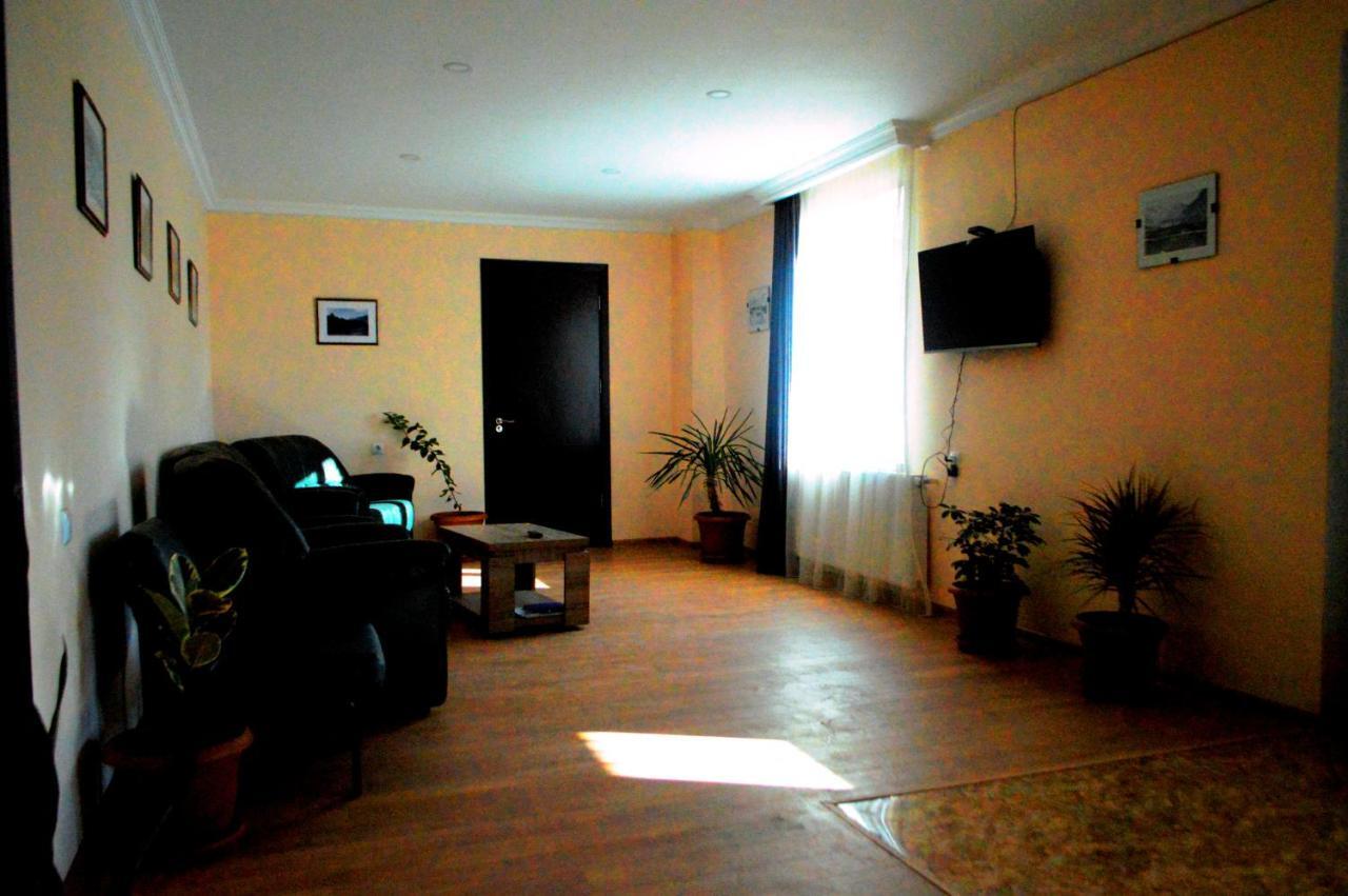 Guest House Qubi Kazbegi Dış mekan fotoğraf